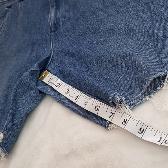 VINTAGE DOCKERS HIGH WAISTED DISTRESSED SHORTS - Picture 4 of 8